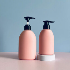 Chai Nhựa HDPE Hồng Vai Bầu Tròn Vòi Nhấn Đen